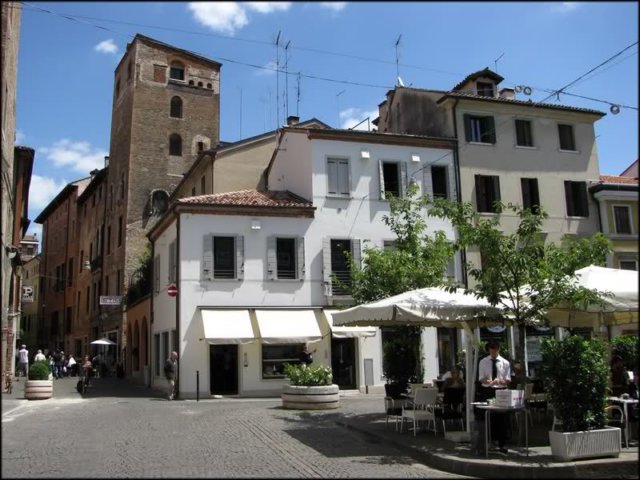 aperitivoinpiazzapola.jpg