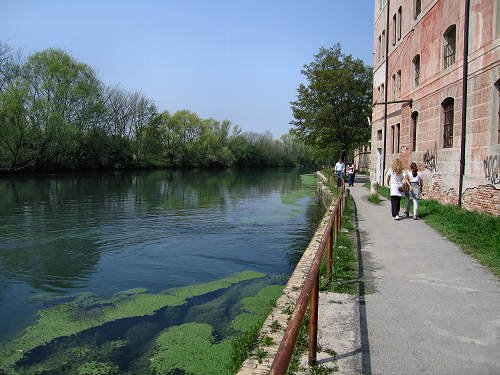 passeggiatalungoilfiumesile.jpg